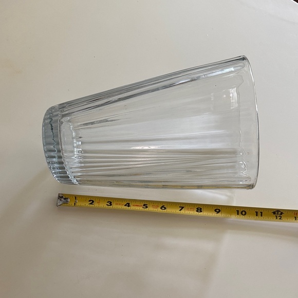 Elegant Clear Glass Vase - Picture 2 of 3